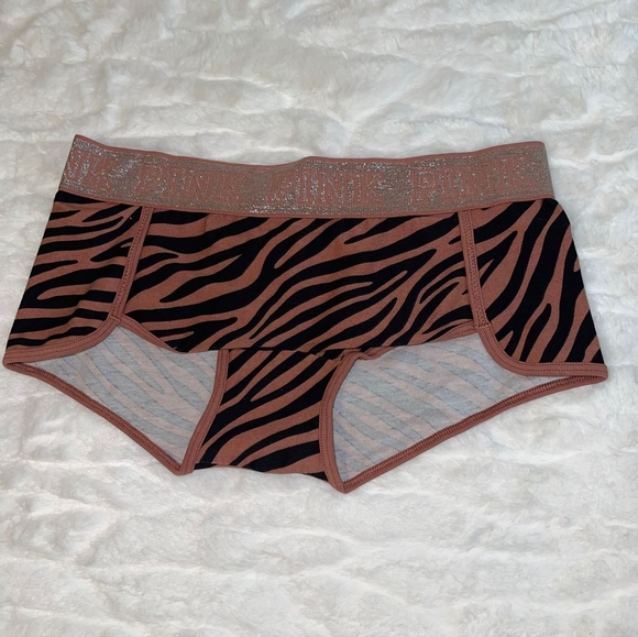 Victoria's Secret - Picture 3 of 6